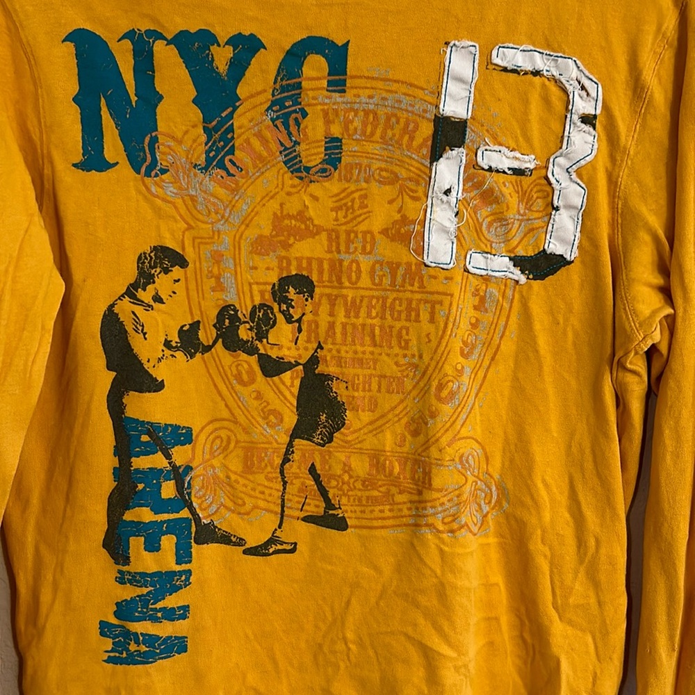 Long sleeved boxing themed L tshirt